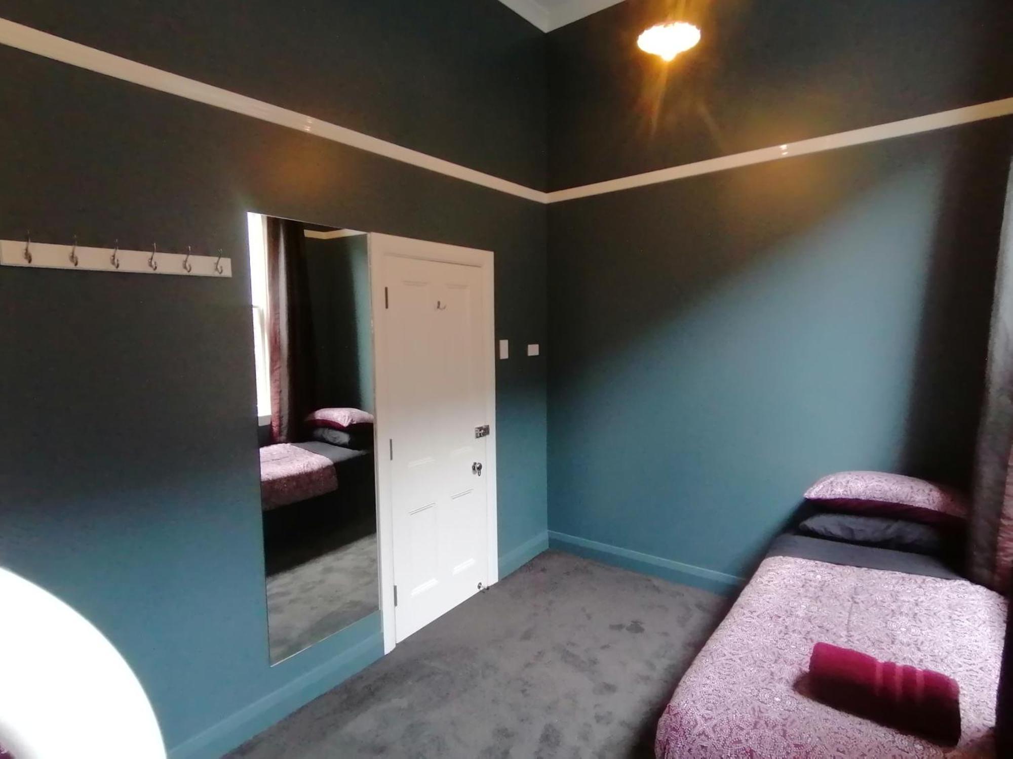 The Duke Hostel Greymouth Exterior foto A room at the hotel
