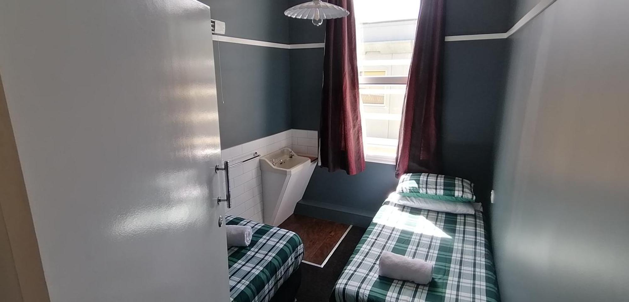 The Duke Hostel Greymouth Exterior foto A room at the hostel