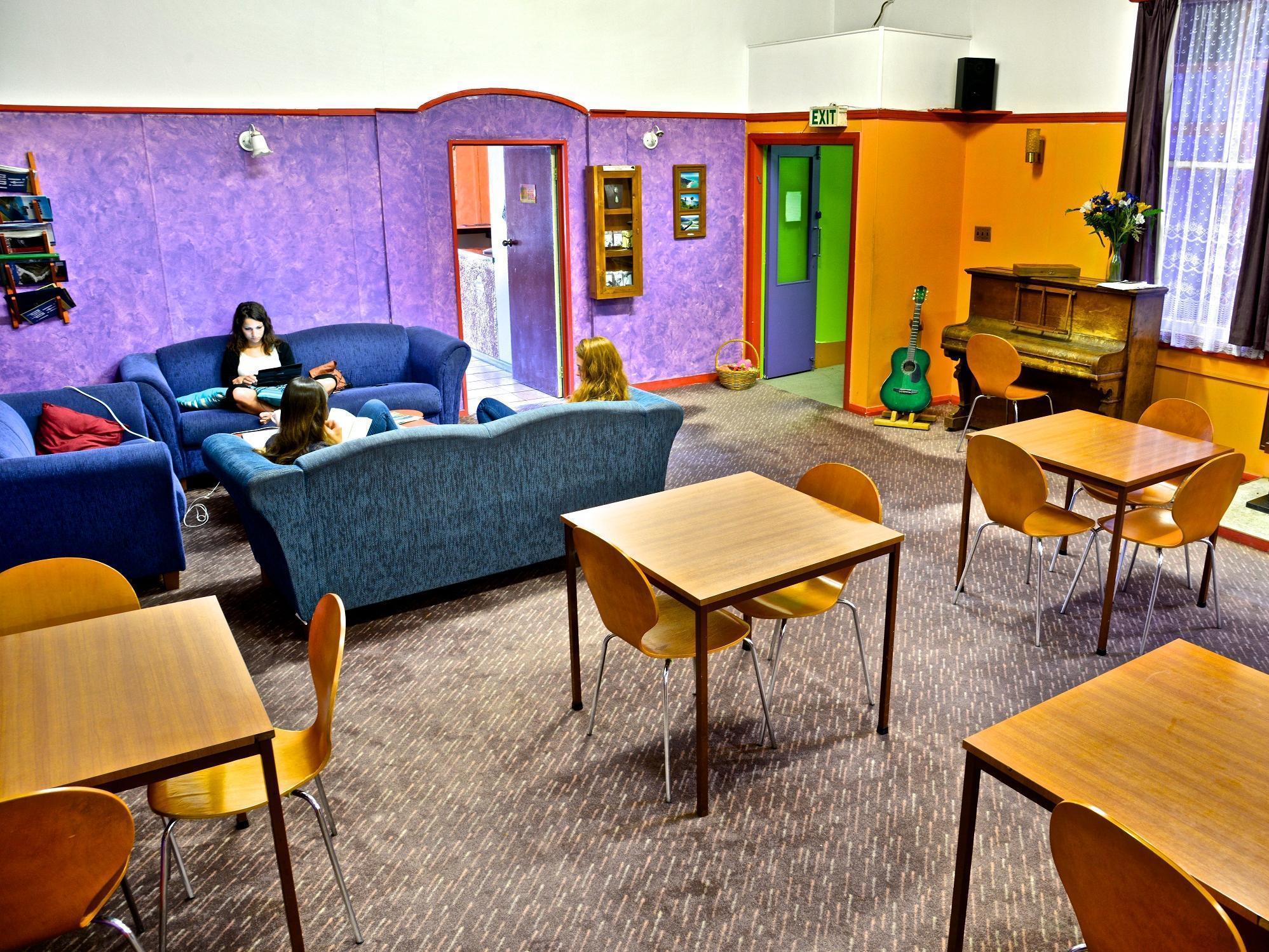 The Duke Hostel Greymouth Exterior foto The common room at the hostel