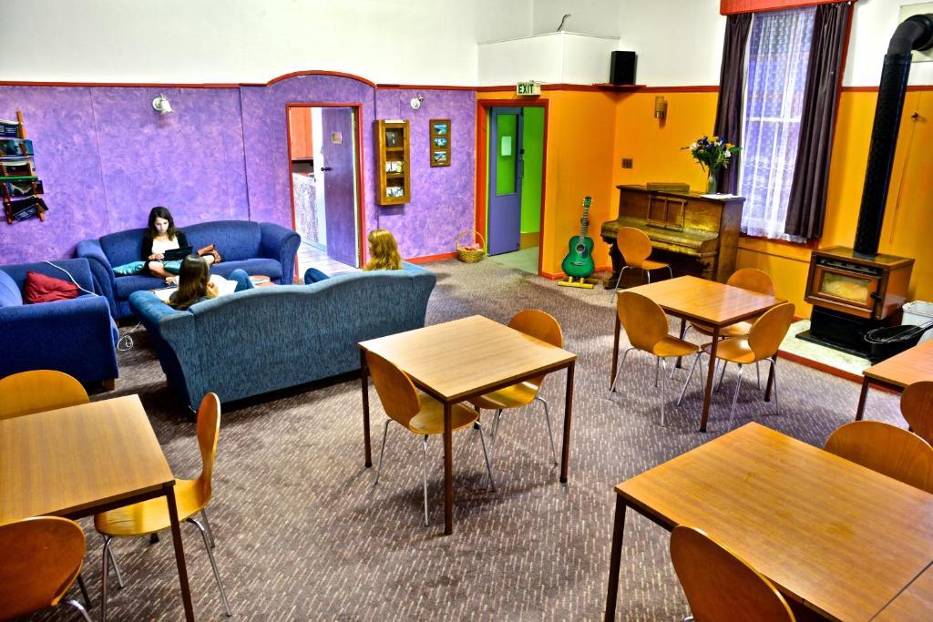 The Duke Hostel Greymouth Exterior foto The common room at the hostel