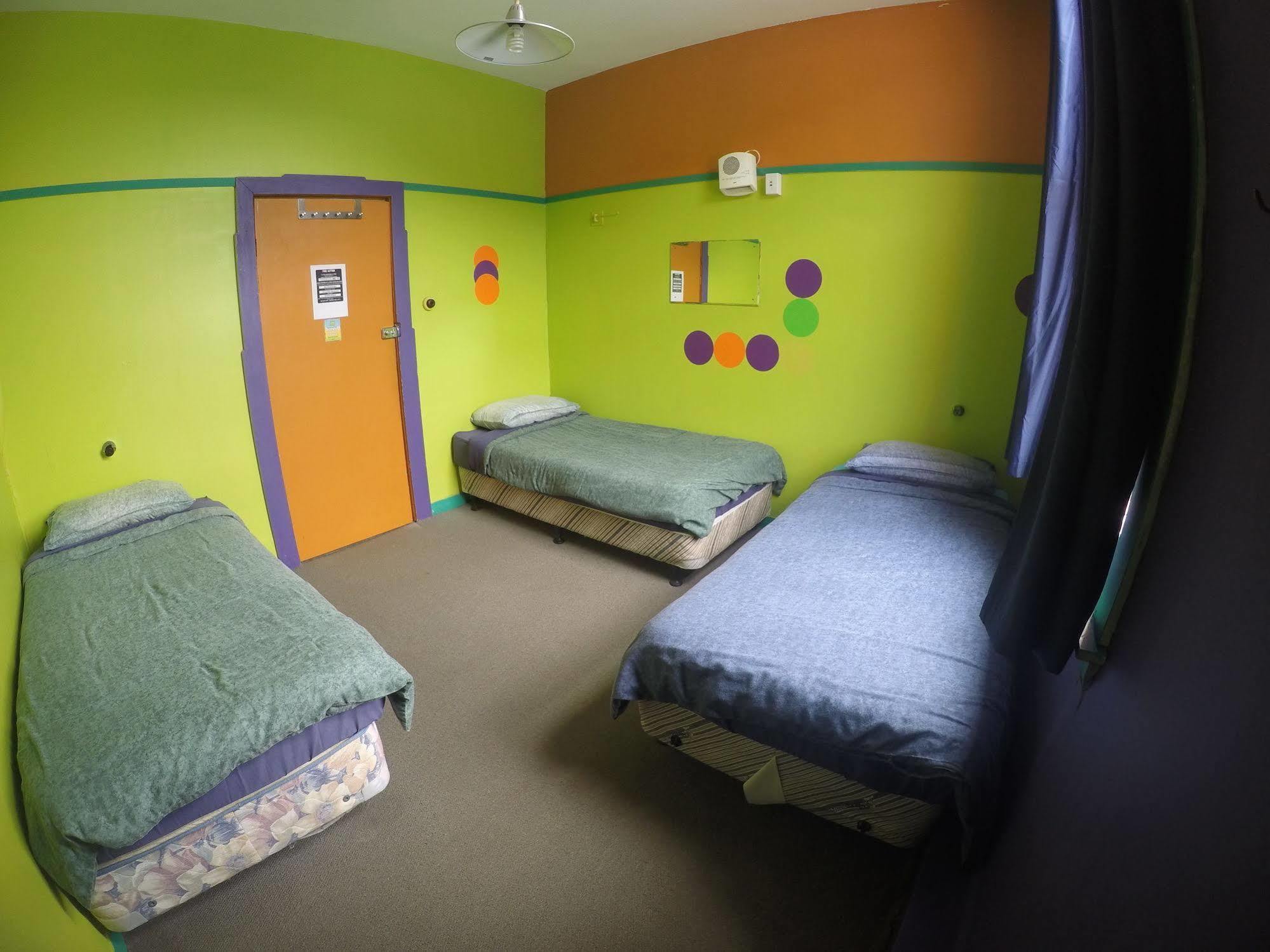 The Duke Hostel Greymouth Exterior foto A room at the hostel