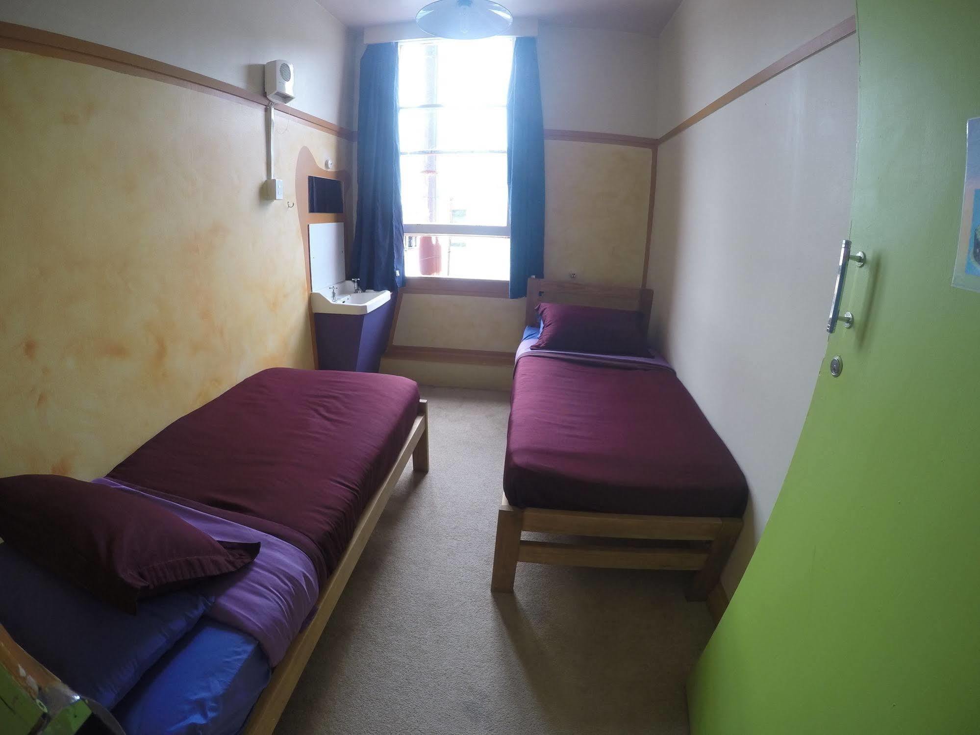 The Duke Hostel Greymouth Exterior foto A room at the hostel